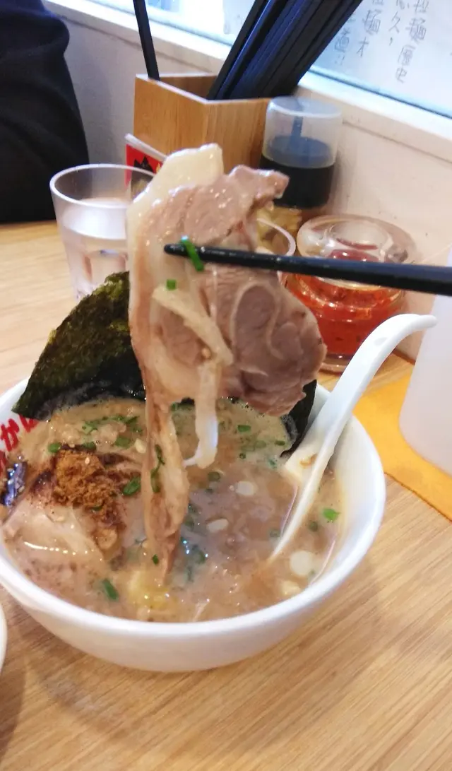 叉燒相比之前光顧時,厚度明顯薄了很多,幸好香口度跟腍軟度仍然保持一定的水準