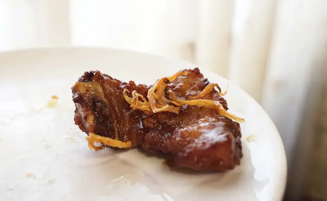 豬扒經醃製過十分入味,肉質鬆化腍軟又多汁,加上醬油的調味,鹹鹹甜甜的惹味下飯一流