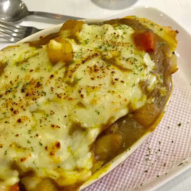 芝士夠多、魚肉也足夠份量但係個咖喱飯太腍、食了一半已經很膩