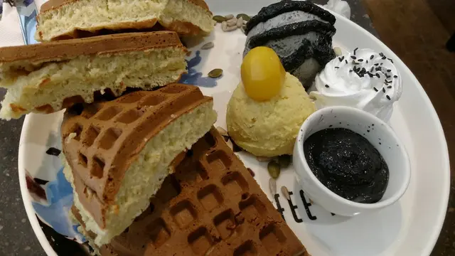 葵瓜子芝麻冰淇淋鬆餅