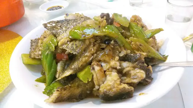 涼瓜炆花尾躉骨腩