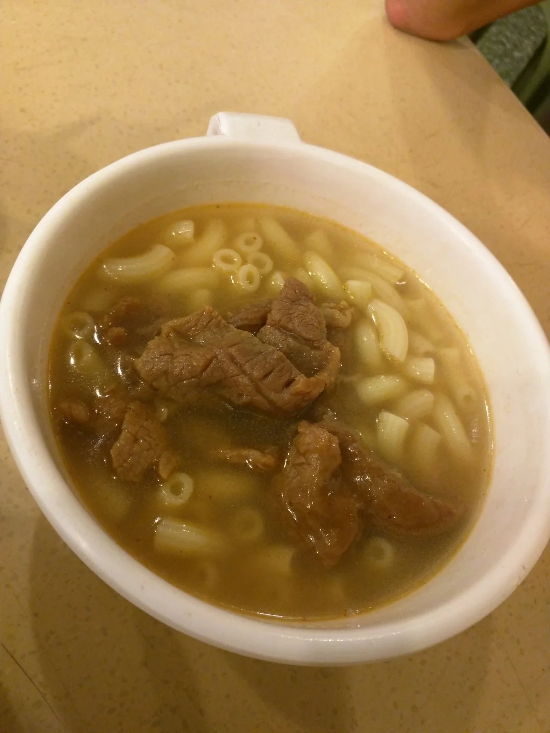 食評 點左一個炸雞脾雪菜米餐,飲熱奶茶,老公點炸雞脾沙嗲牛肉通粉,飲