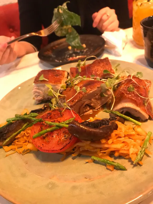 新菜式，tasting  menu,  肉質爽口肥同瘦肉比例岩岩好，加上超脆外皮，可惜我覺得貴左dd，有望調低價錢