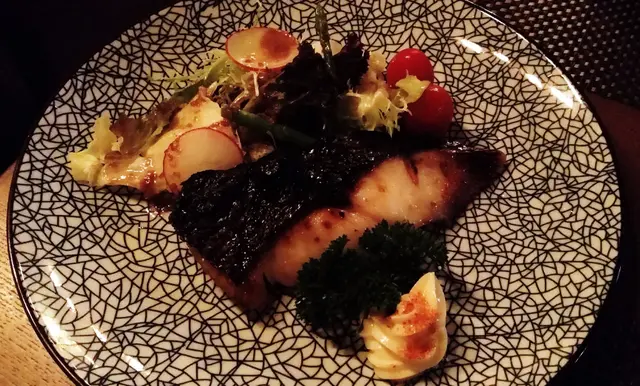 燒得滑溜充滿魚油香 肉質柔軟味道帶甜嘅魚鮮味令人滿足