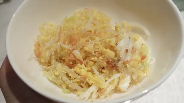 蟹肉與瑤柱也是名貴之食材，選擇粉絲也是重要因素之一；香口而炒至通透真心不俗。