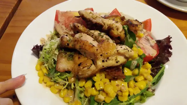 黑椒煎雞肉沙律