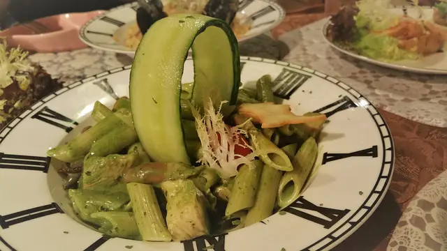 掉進兔仔洞 - 鮮製菠菜忌廉雞肉長通粉