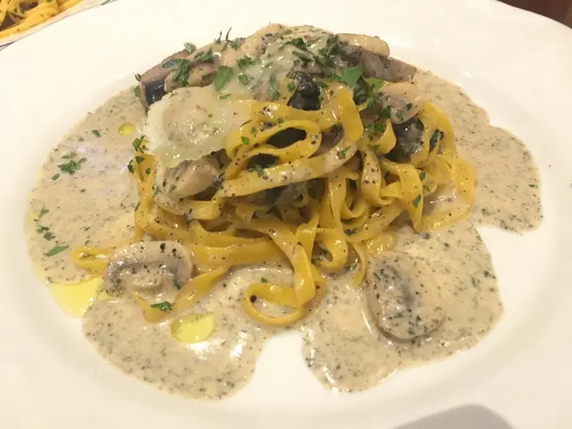 松露忌廉雜菌手製闊條麵