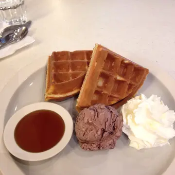 classic  waffle  w  movenpick  ice  cream