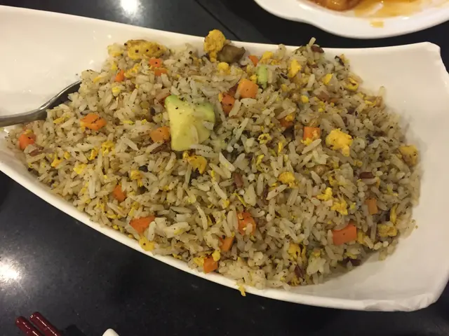 黑松露牛油果炒飯