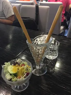 跟餐長條餅乾感覺新鮮