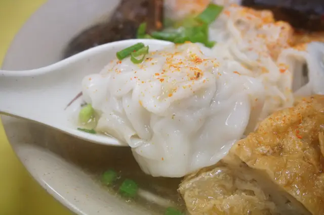 菜肉雲吞外皮滑溜且不會太厚身