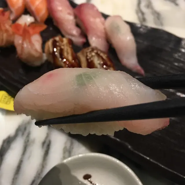 魚身晶瑩通透，鮮美而清香，特別喜愛其清淡鮮甜感