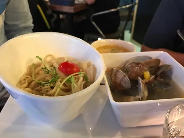 蒜泥白酒大蜆煮扁意粉