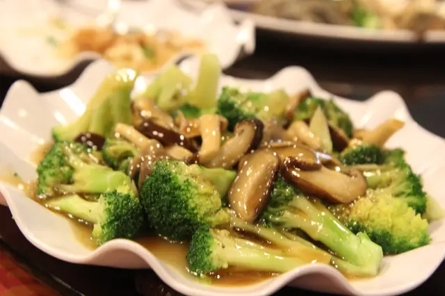 醬爆松茸野什菌扒碧綠