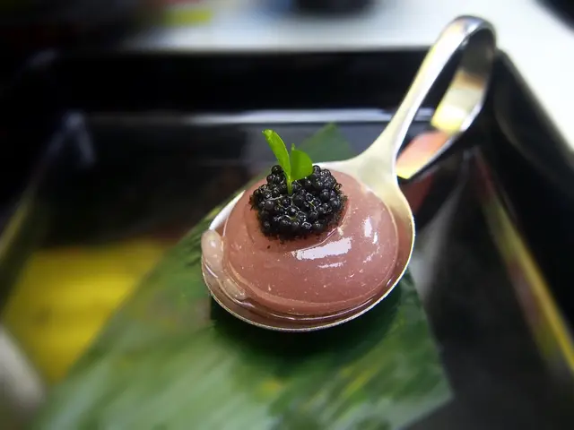 黑魚子醬提子包