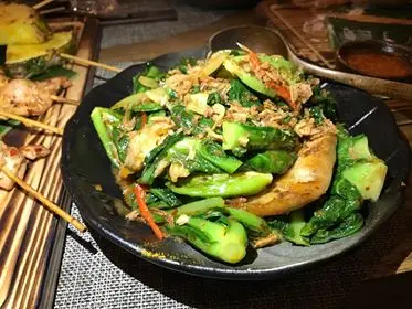 泰式豬頸肉抄椰菜苗