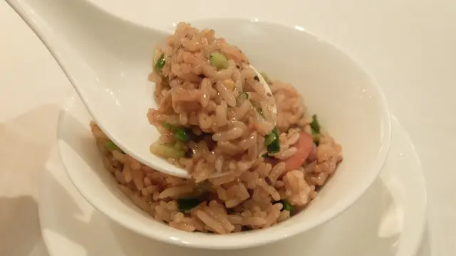 內含帶子粒、翠玉瓜、鮮蝦等,顏色上已經相當色彩繽紛。每粒飯粒都帶有口感,增次分明味道超卓,令人想再吃的理由。