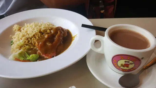 咖喱雞扒撈公配朱古力奶