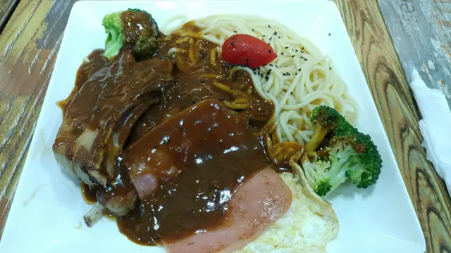 黑椒汁煎紐西蘭羊架配意粉