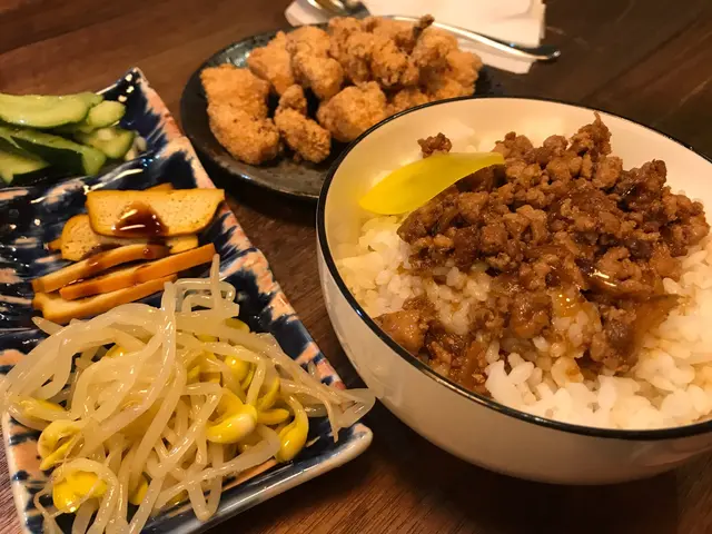 豆乳鹹酥雞肉燥飯