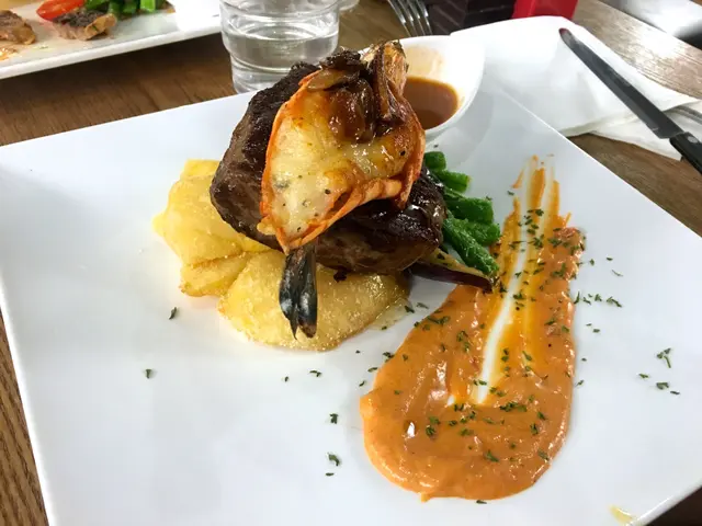 燒紐西蘭特級牛柳拼大蝦