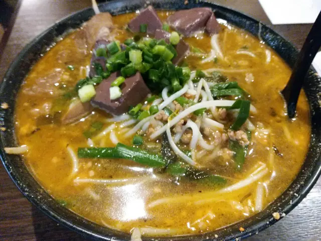 豬紅豬大腸小鍋米線(中小辣)