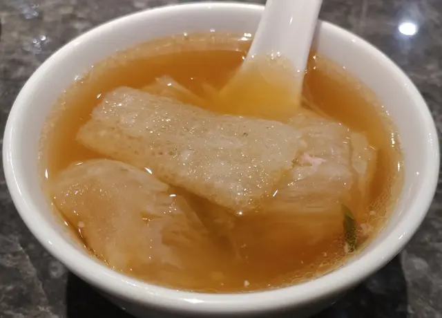 乾貝菜膽竹笙燉湯