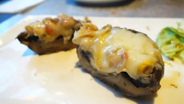 大啡菇肉厚多汁，猶如吃肉般的嚼口感，口感無疑是豐富的