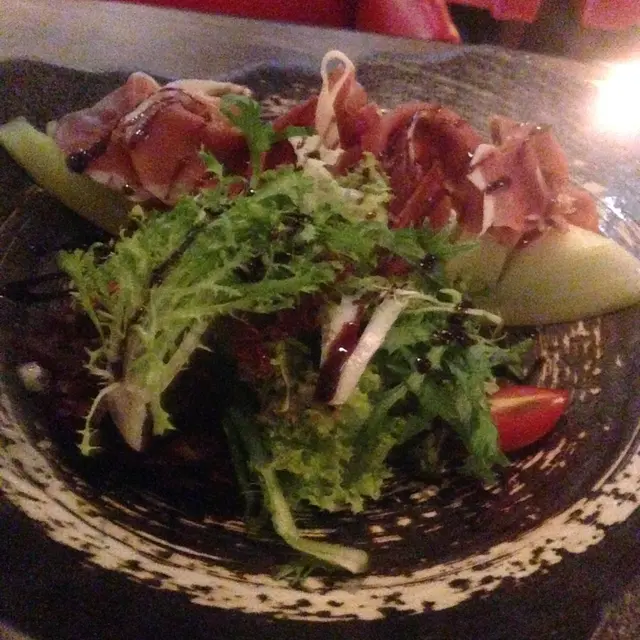 這個沙律令人好開胃，parma ham 同蜜瓜一向係最佳拍檔，蜜瓜夠晒甜，我覺得可以一試。