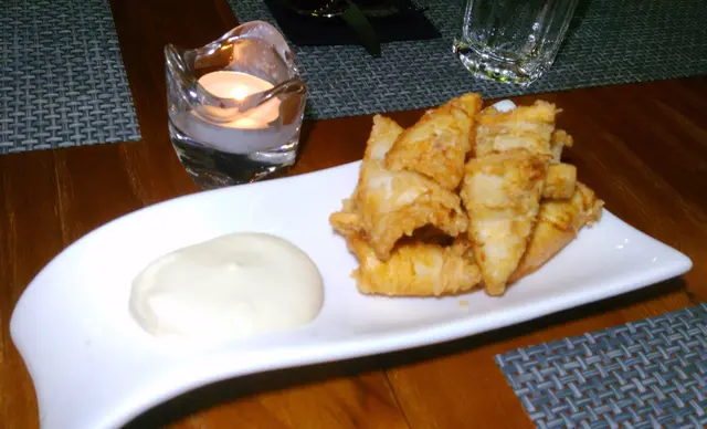 脆香魷魚配蒜香蛋黃醬