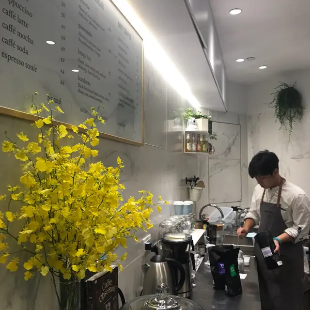 專心的男