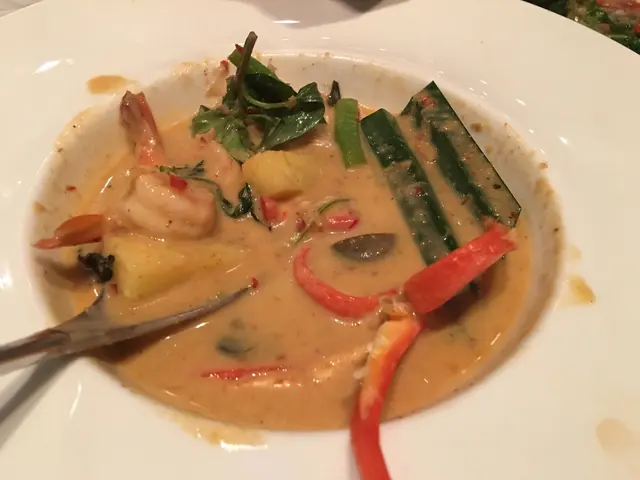 菠蘿黃咖喱蝦球,未食已經係咁少