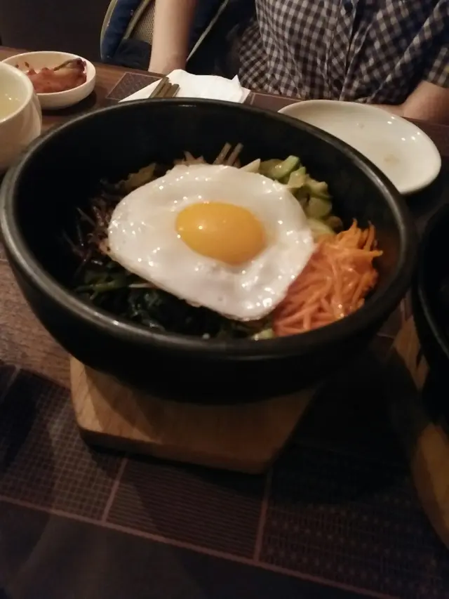 傳統五色石鍋飯