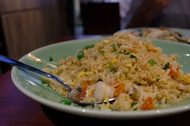 鮮蟹肉蟹籽海鮮脆米炒飯