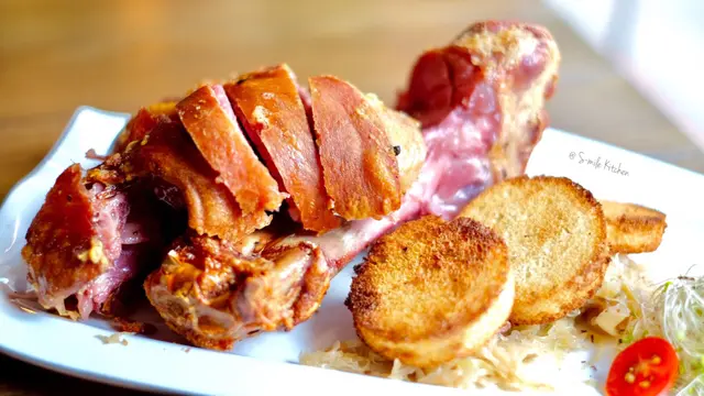 招牌德國爆脆咸豬手