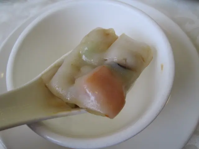 又滑又薄的外皮捲着滿瀉的饀料