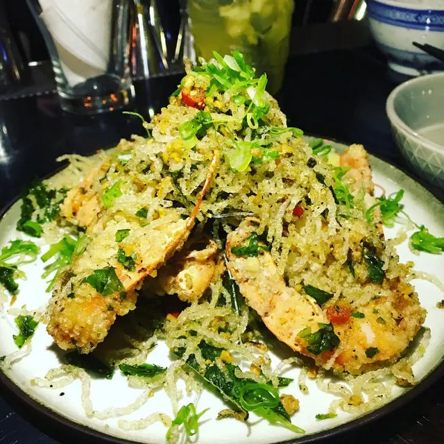 呢個超級好食因為佢連蝦身層殼都幫你剝埋 味道帶啲微辣又香口(對比起個$118嘅甜品呢個超級抵食)