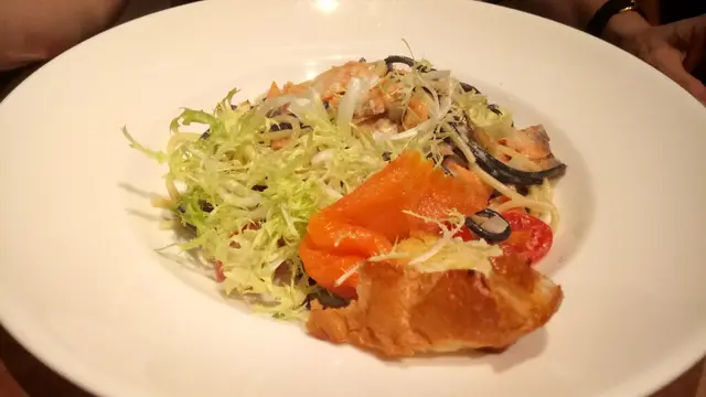 煙三文魚黑白意粉