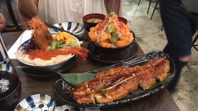 燒鰻魚盛丼走飯