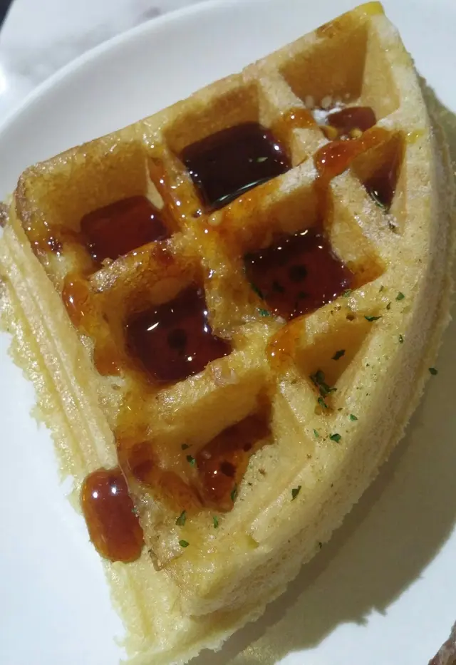 法式油浸鴨腿配窩夫