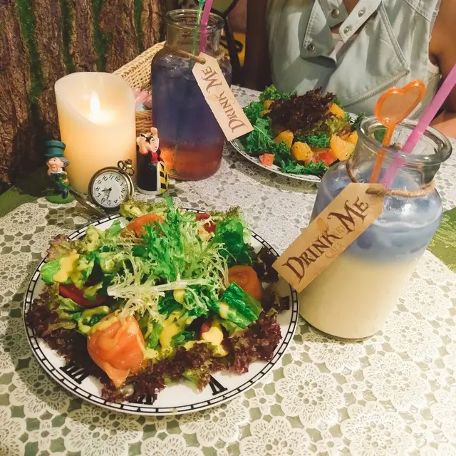 煙三文沙律好味，而香橘沙律就唔係個個接受到。