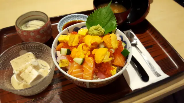 海膽櫻花赤酢丼定食