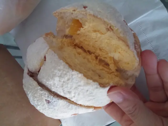 真係有果肉架~餡都唔少~