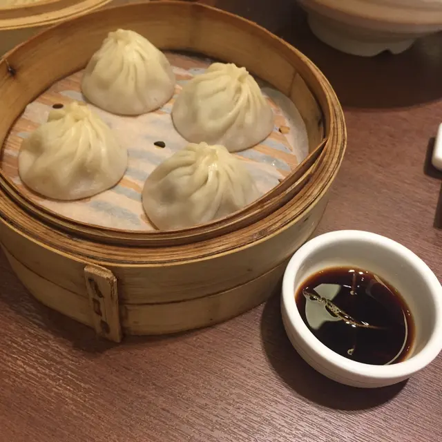 皮薄餡靚，入面有好多汁，一咬開吸一啖湯，正！