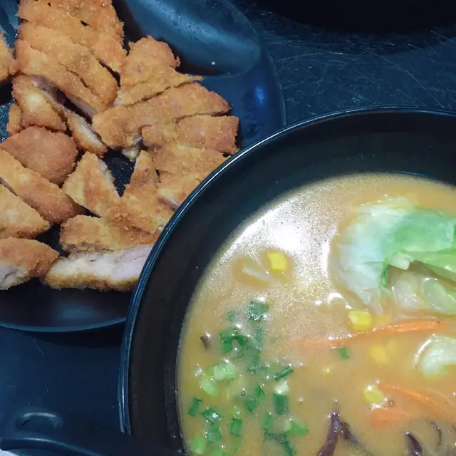 吉列雞扒（大）龍蝦蕃茄湯拉麵