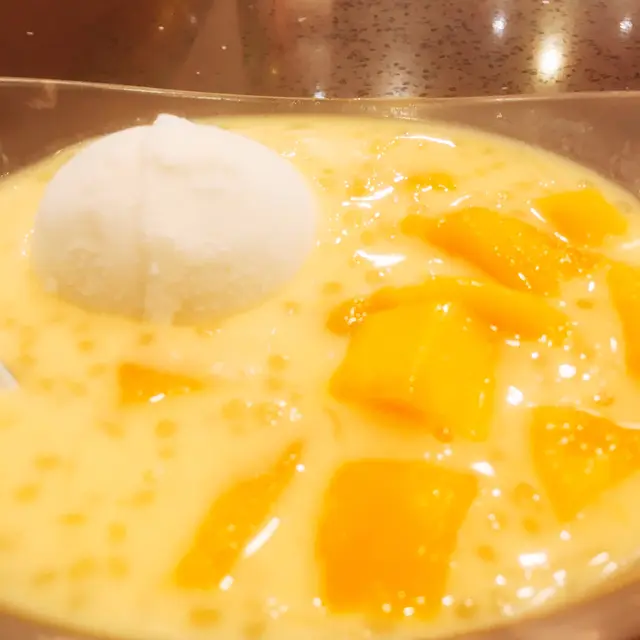 香甜滋潤的芒果搭配粉嫩多汁的西柚和冰冰涼涼的西米,還有畫龍點睛的冰鎮雪糕,所有美妙味道在口腔中歡快地碰撞,充滿誘惑!