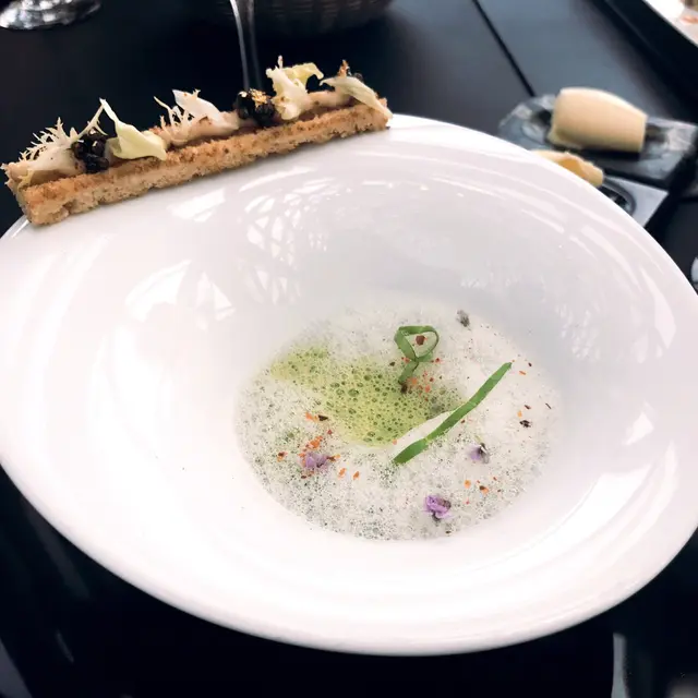 湯類 - 法式牛油生菜濃湯伴煙肉、洋蔥及荳蔻