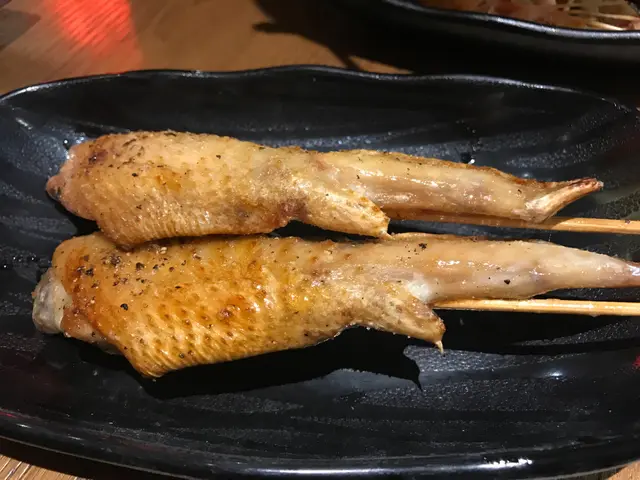 相比起燒雞中翼,全翼食起黎比較滑