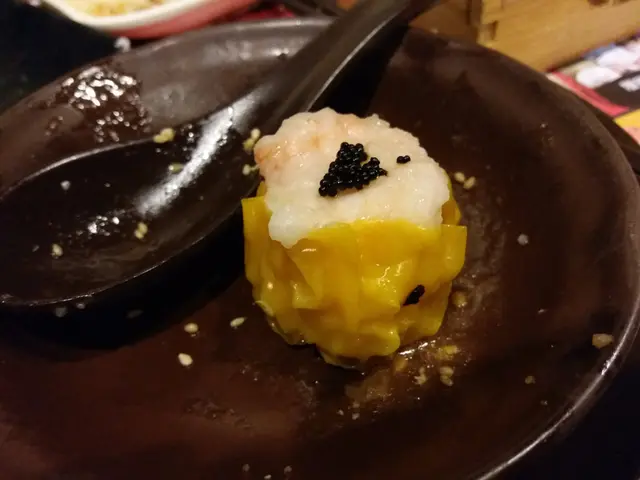 鹹香黑魚子燒賣